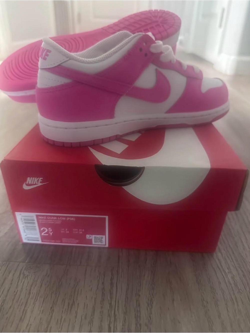 Nike Kids Low-Top Sneakers in Pink and White